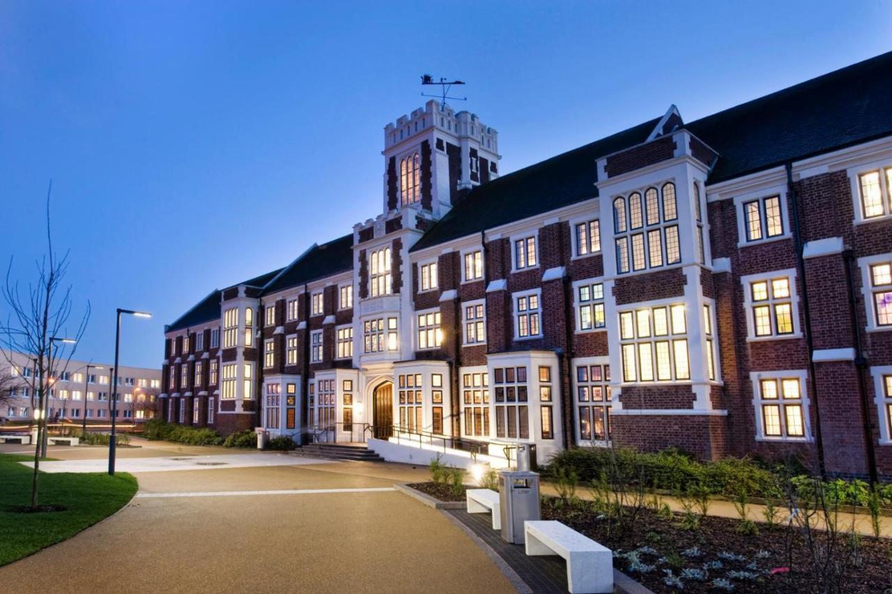 Town Centre Apartment With Free Parking ラフバラー エクステリア 写真